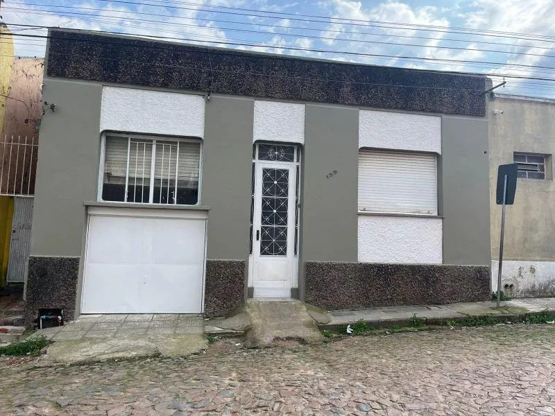 Casa com 1 quarto e 1 banheiro para alugar no bairro Centro, Bage
